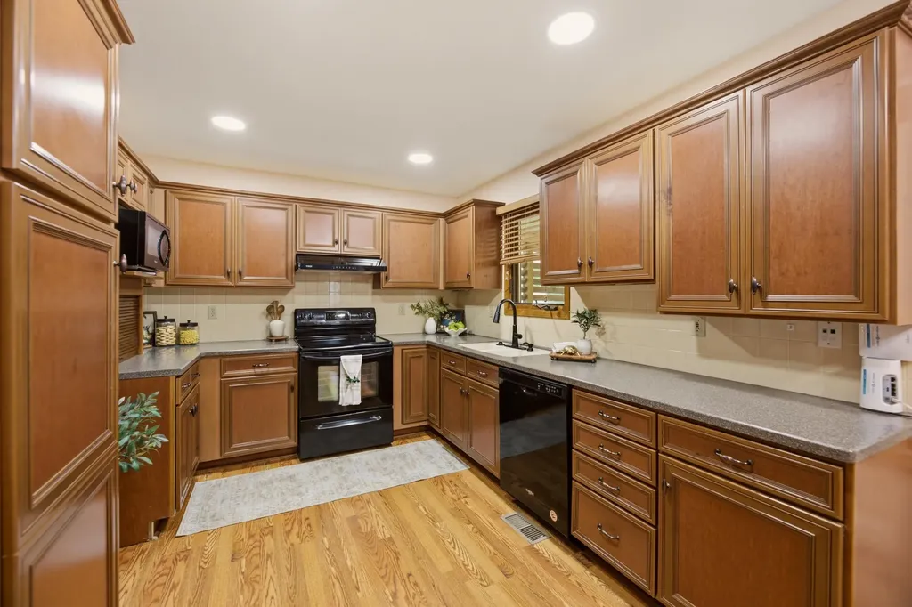4022 N Rushwood Circle Wichita KS 67226-2428