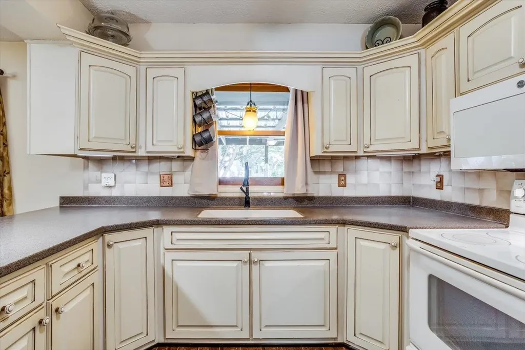 250 N Woodchuck Street Wichita KS 67212