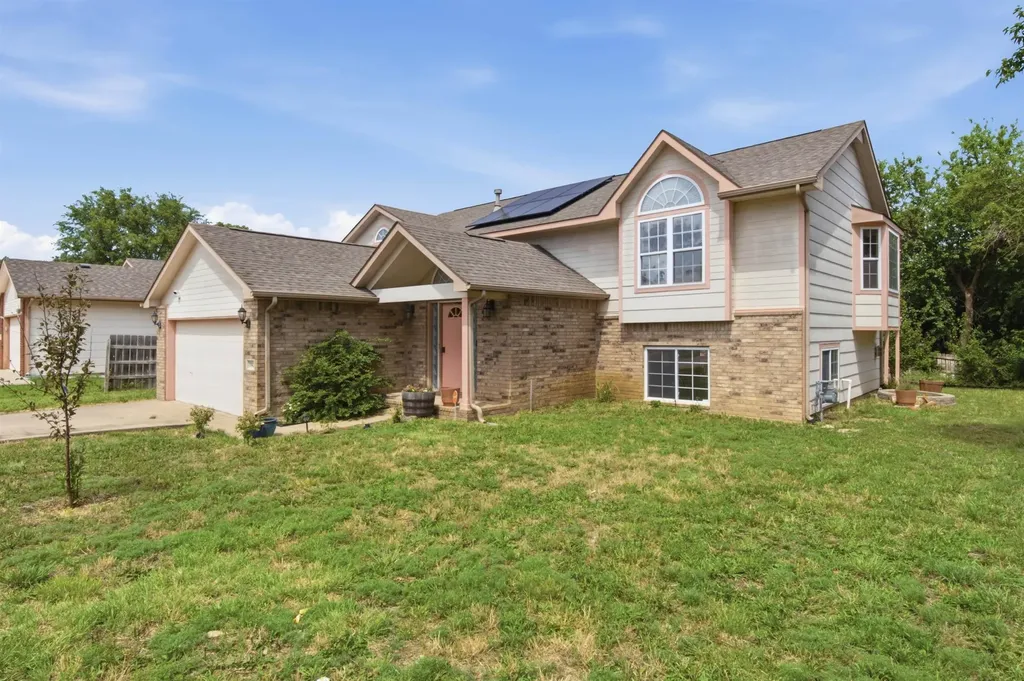 1942 S Chateau Street Wichita KS 67207