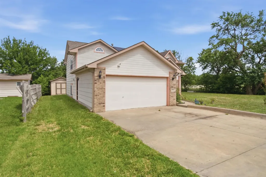 1942 S Chateau Street Wichita KS 67207