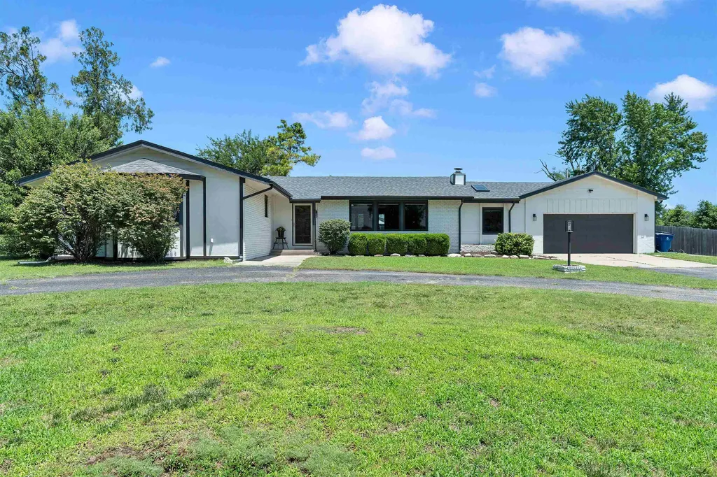 206 E Hamlin Andover KS 67002
