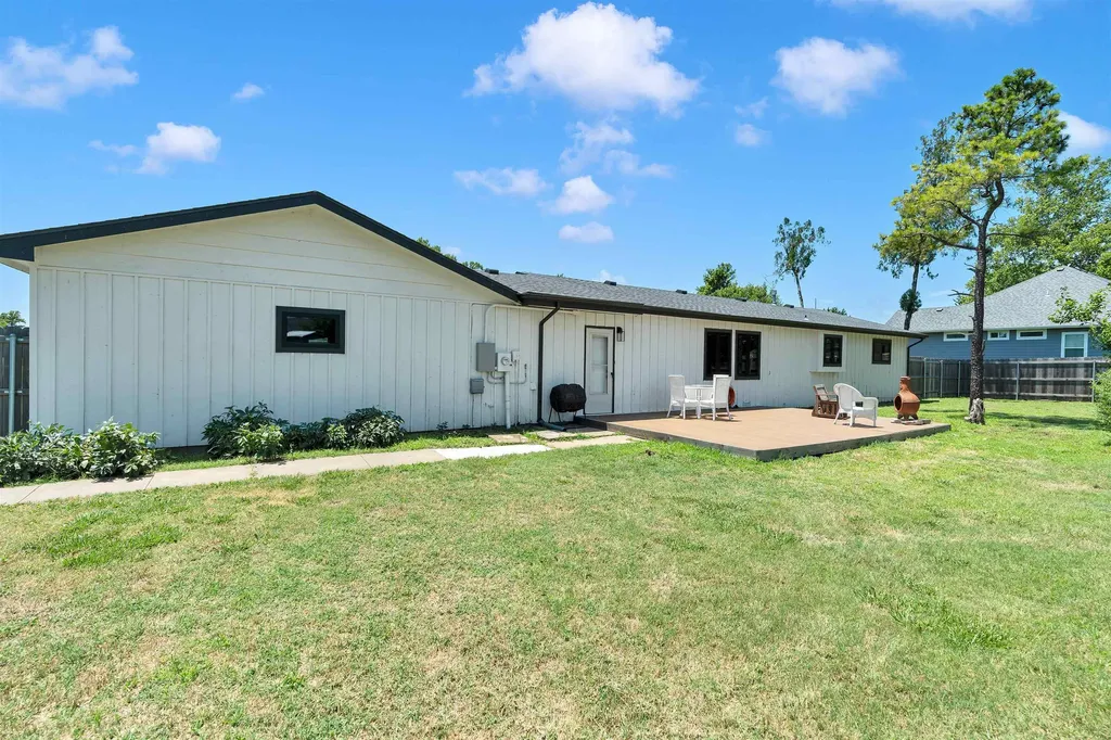 206 E Hamlin Andover KS 67002