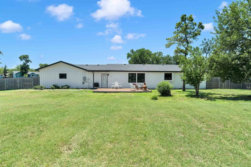 206 E Hamlin Andover KS 67002
