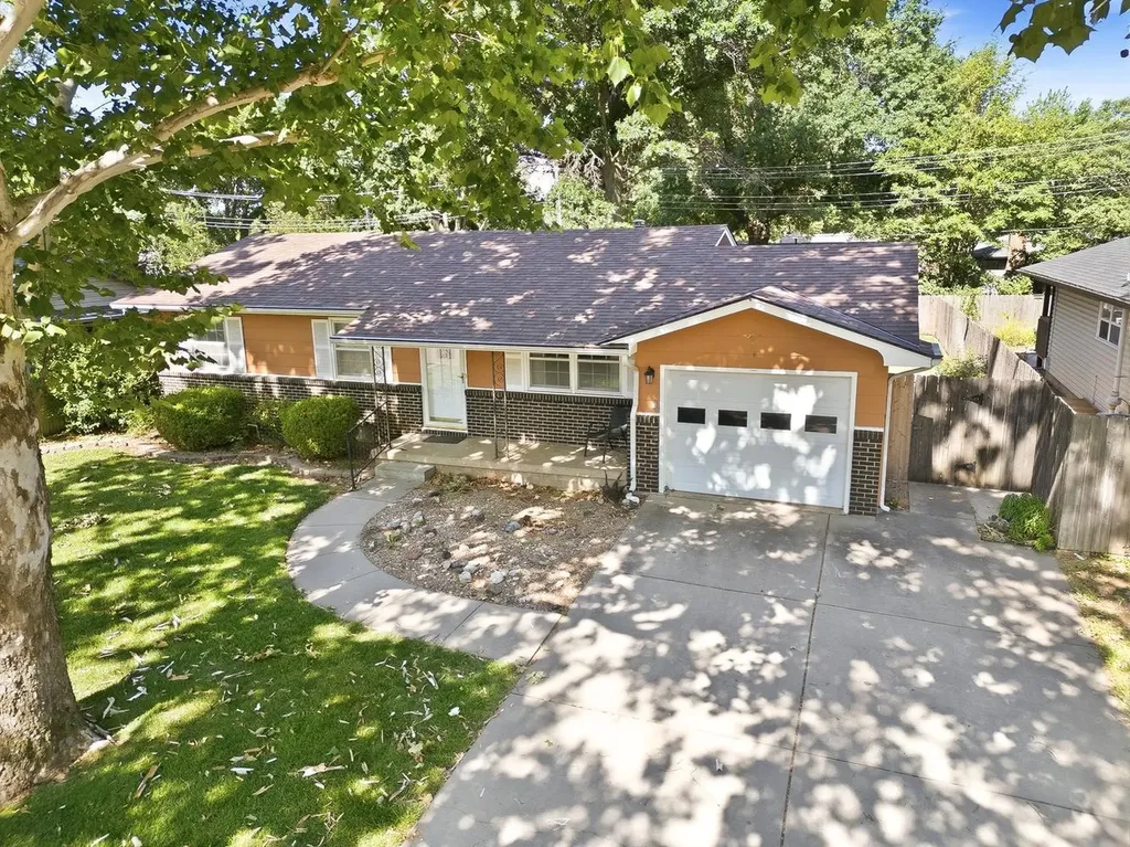 1209 N Sunset Drive Mulvane KS 67110