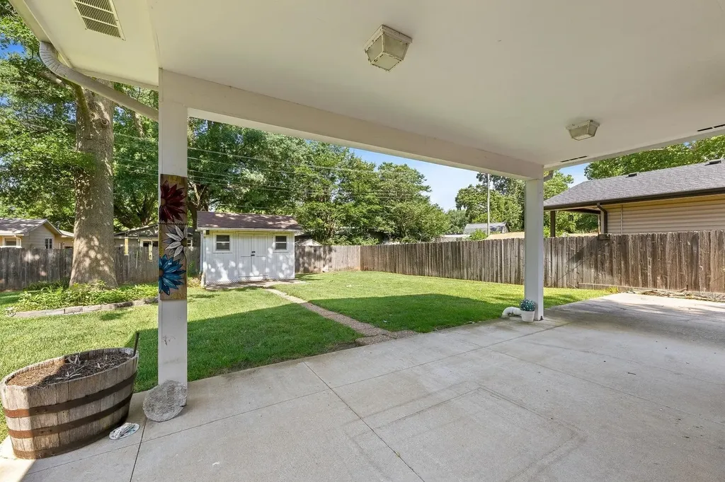 1209 N Sunset Drive Mulvane KS 67110