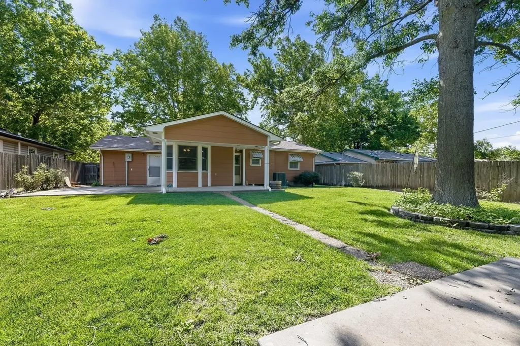 1209 N Sunset Drive Mulvane KS 67110