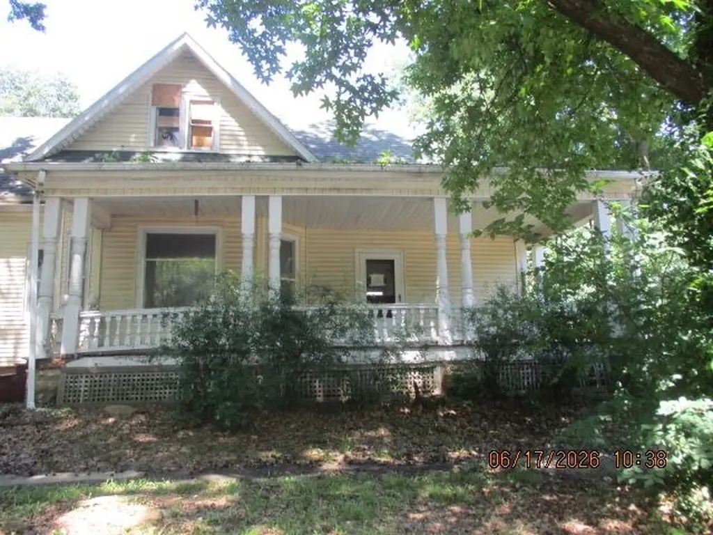 1400 Grand Avenue Parsons KS 67357
