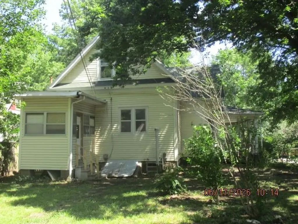 1400 Grand Avenue Parsons KS 67357