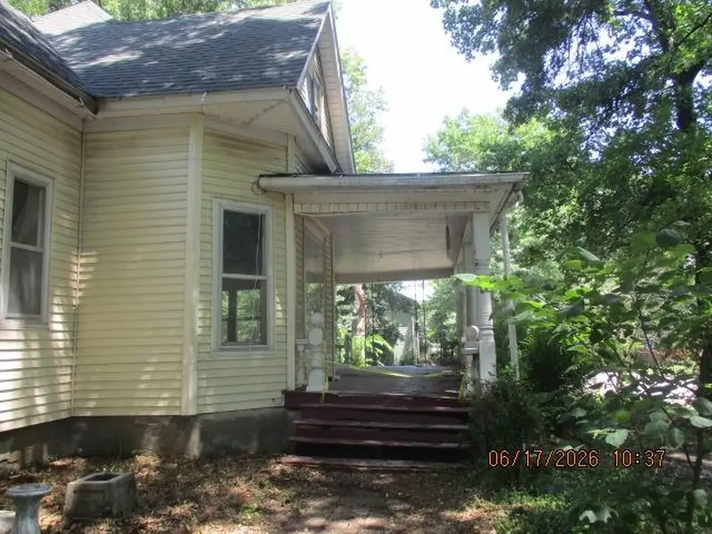 1400 Grand Avenue Parsons KS 67357