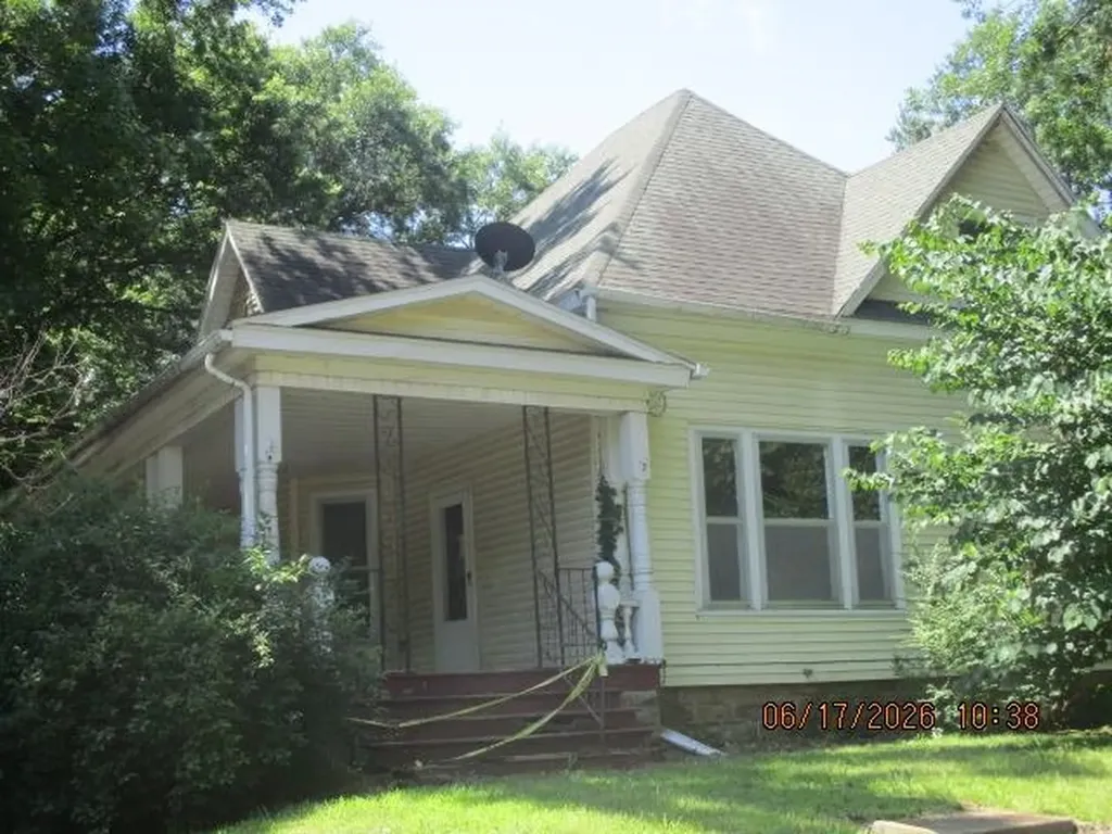 1400 Grand Avenue Parsons KS 67357