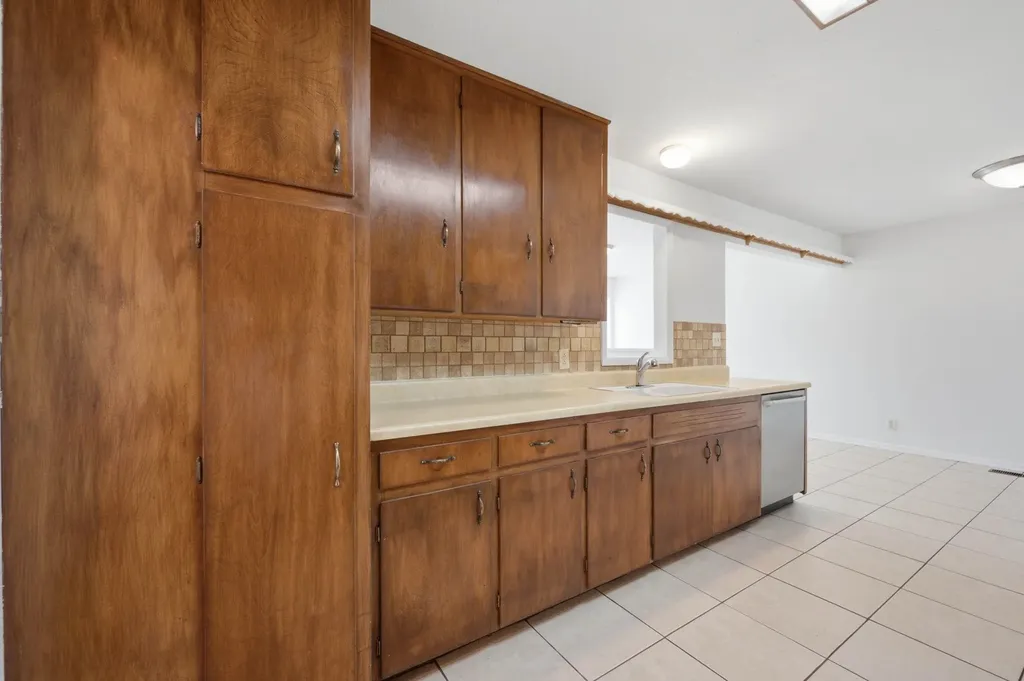 2215 E Stafford Street Wichita KS 67211