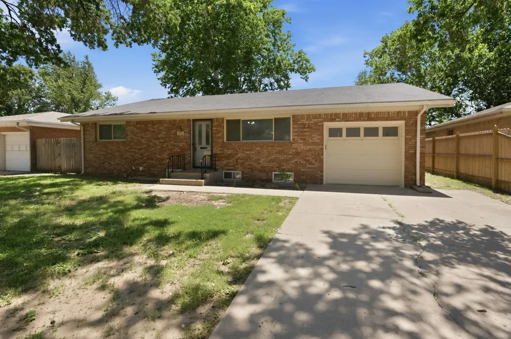 2215 E Stafford Street Wichita KS 67211