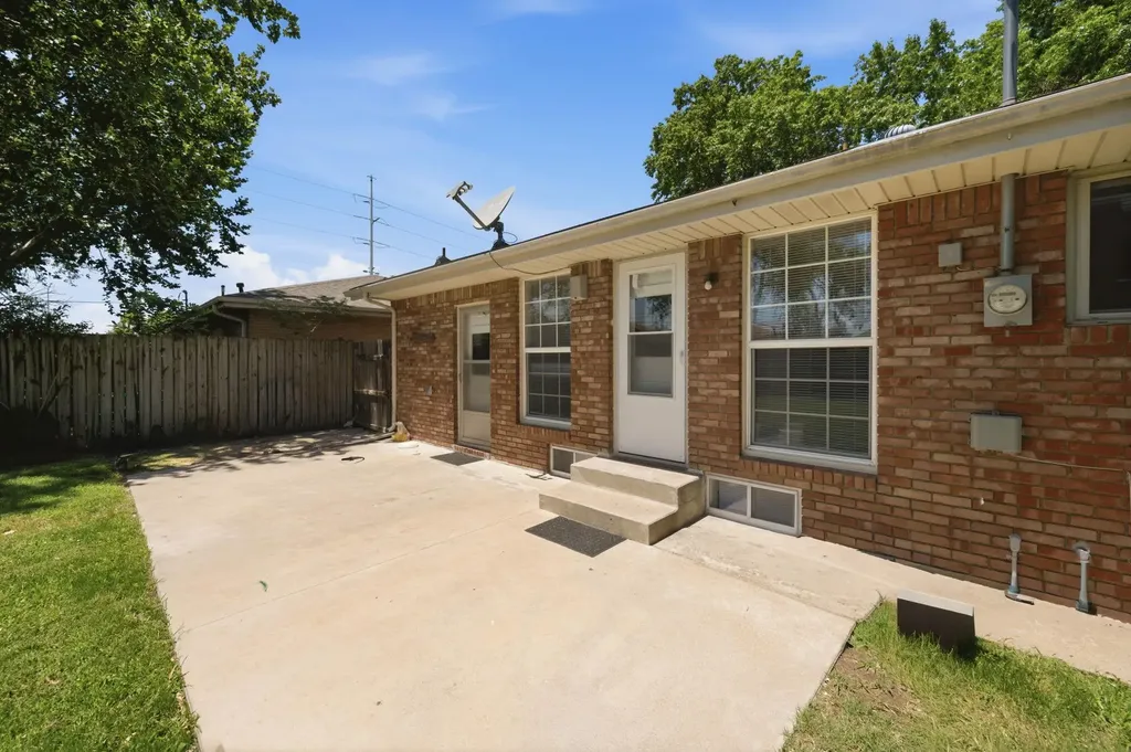 2215 E Stafford Street Wichita KS 67211
