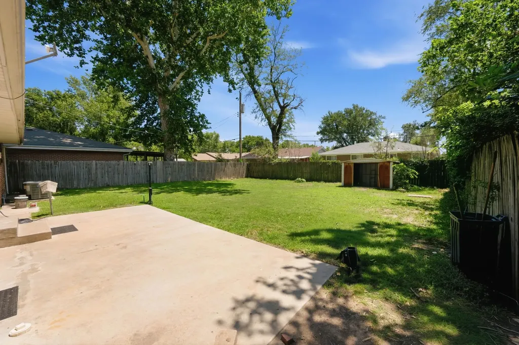 2215 E Stafford Street Wichita KS 67211