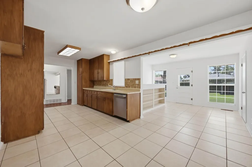 2215 E Stafford Street Wichita KS 67211