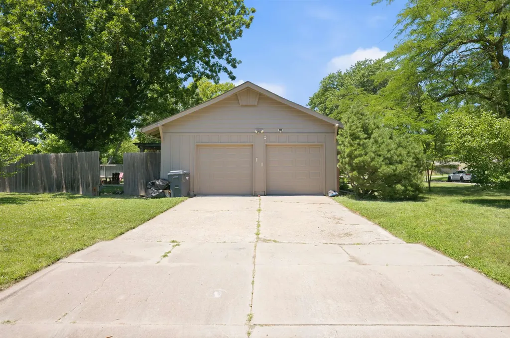 163 S Lochinvar Street Wichita KS 67207