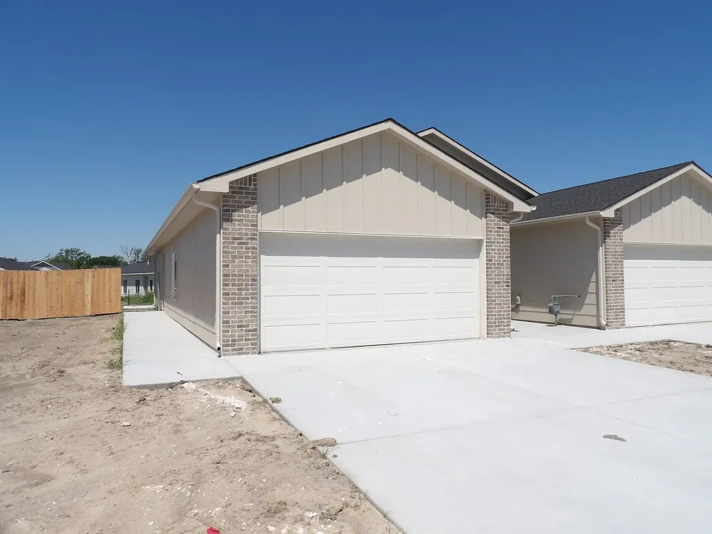 911 S Fox Ridge Street Newton KS 67114