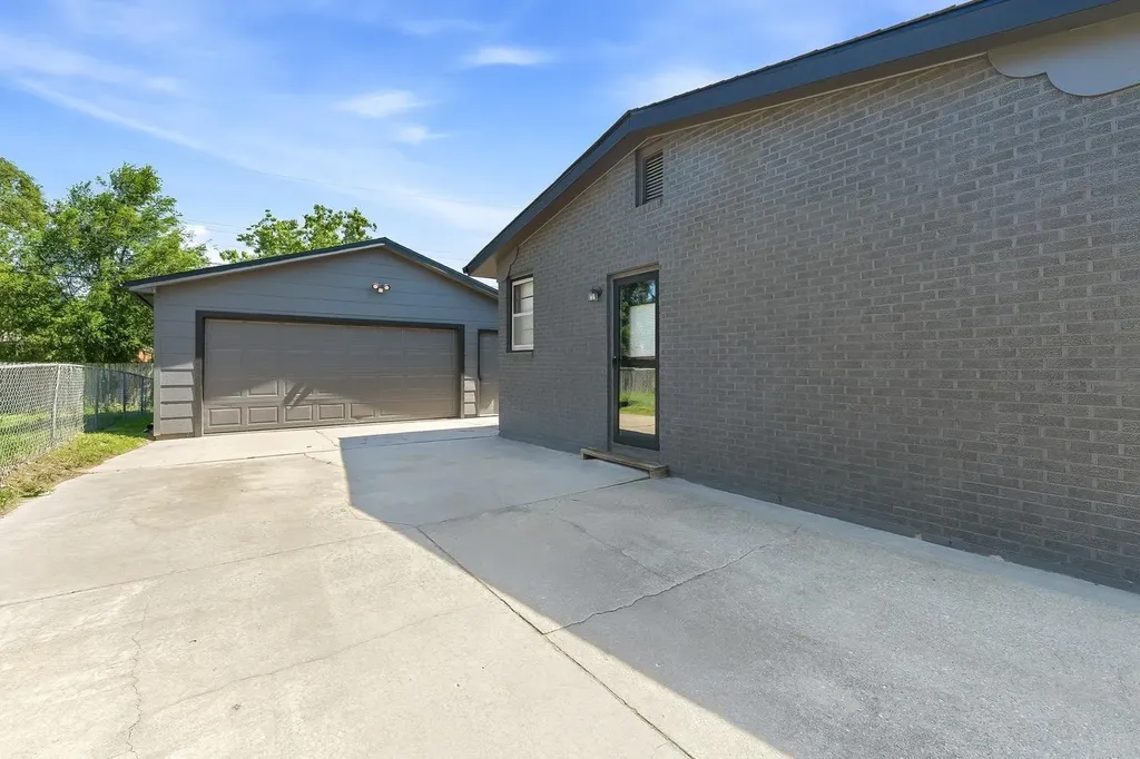1232 E El Monte Street Wichita KS 67216