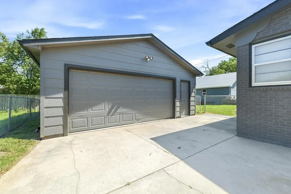1232 E El Monte Street Wichita KS 67216