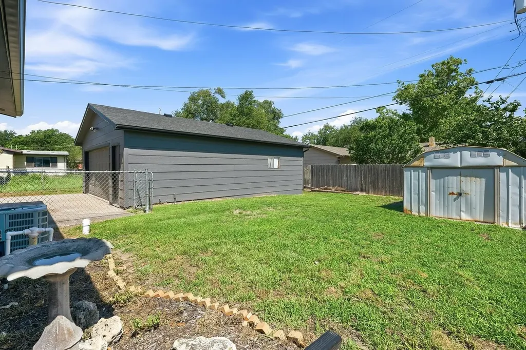 1232 E El Monte Street Wichita KS 67216