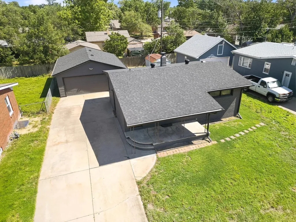 1232 E El Monte Street Wichita KS 67216
