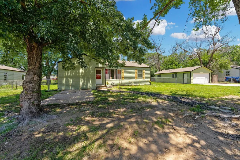 542 W Sunrise Drive Wichita KS 67217