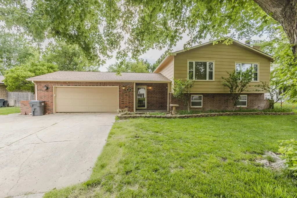 1431 N Fieldcrest Wichita KS 67212