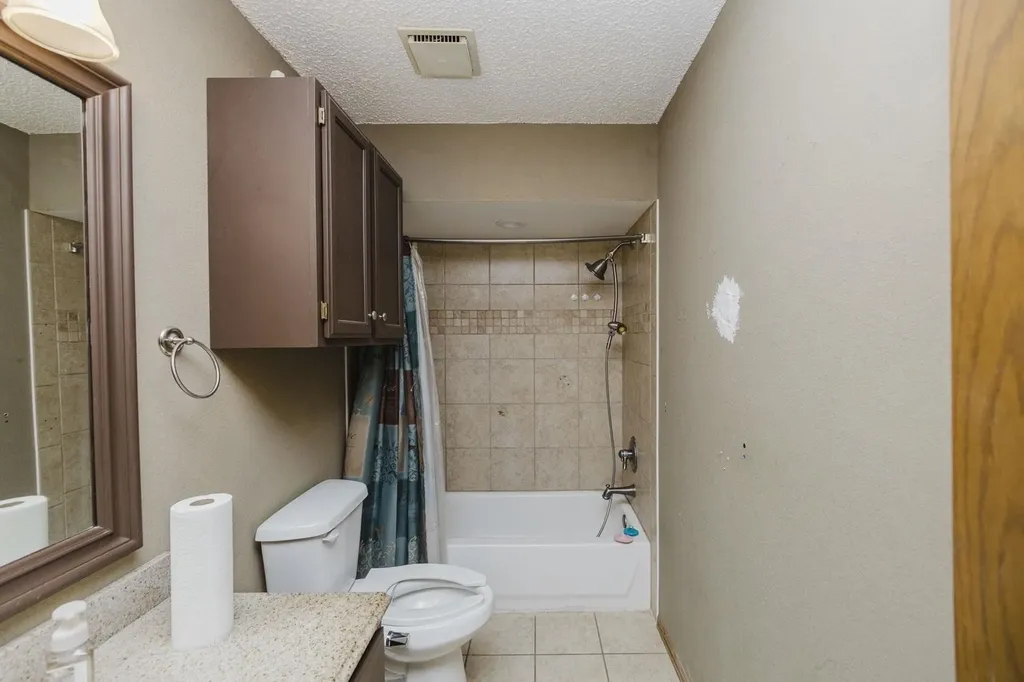 1431 N Fieldcrest Wichita KS 67212