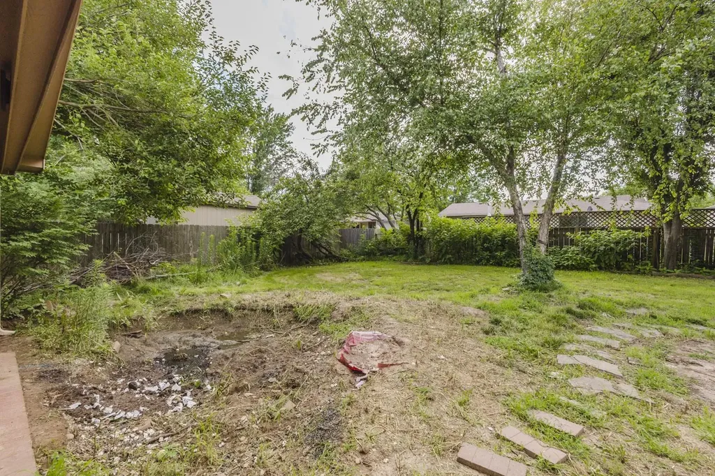 1431 N Fieldcrest Wichita KS 67212
