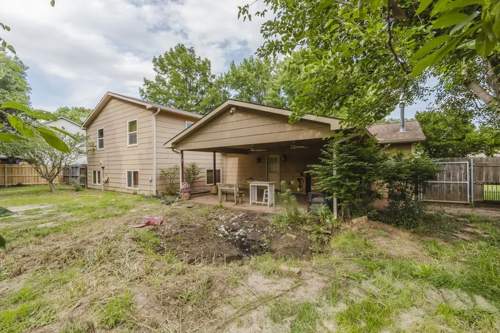 1431 N Fieldcrest Wichita KS 67212