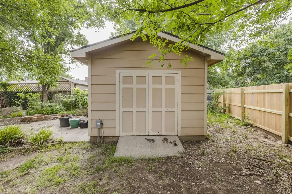 1431 N Fieldcrest Wichita KS 67212