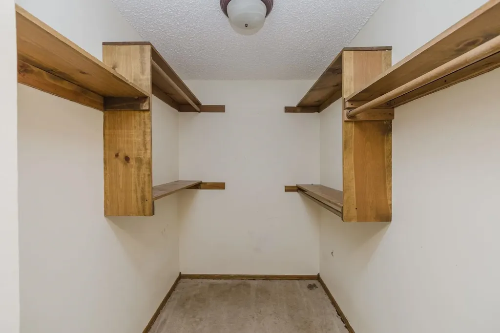 1431 N Fieldcrest Wichita KS 67212