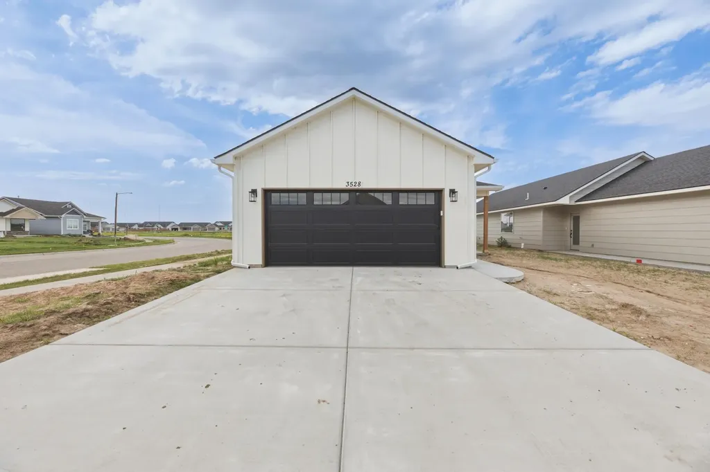 3528 N Azalea Street Maize KS 67223