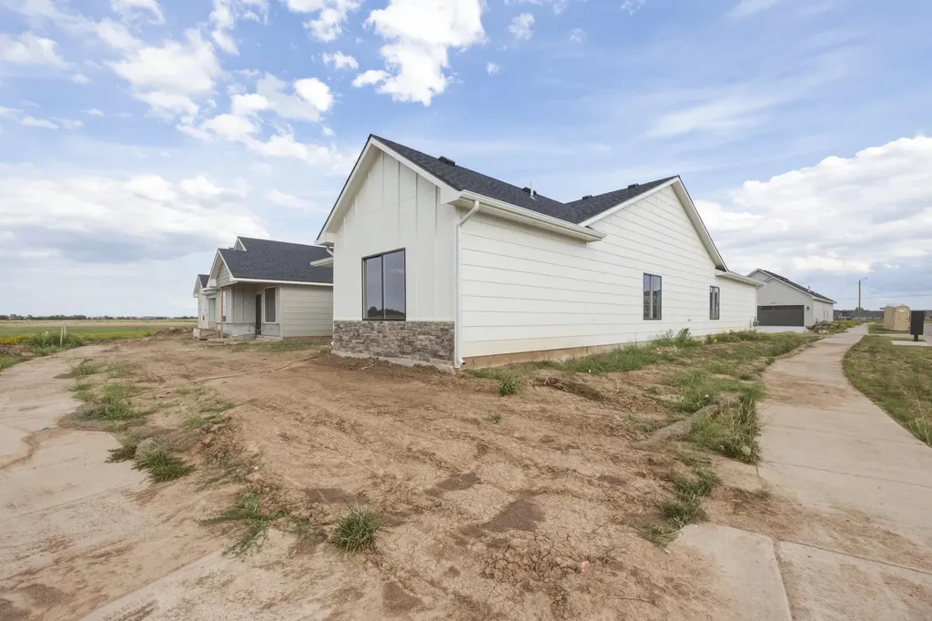 3528 N Azalea Street Maize KS 67223