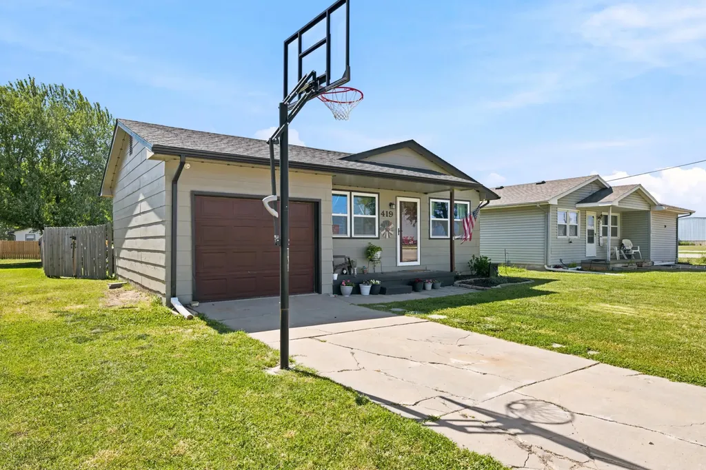 419 N Sedgwick Avenue Burrton KS 67020