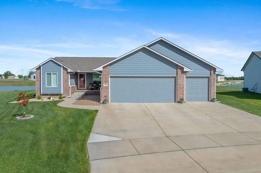 768 E Sunset Circle Goddard KS 67052