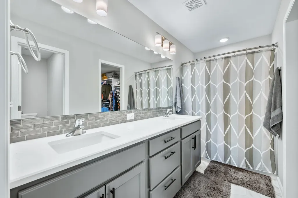 768 E Sunset Circle Goddard KS 67052