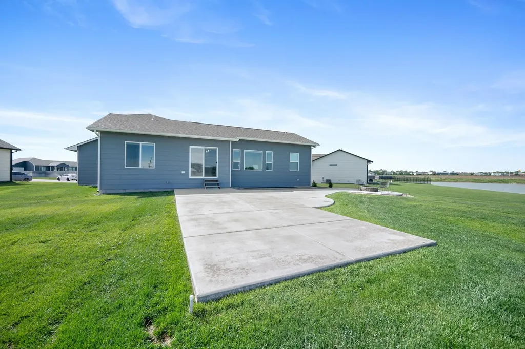 768 E Sunset Circle Goddard KS 67052