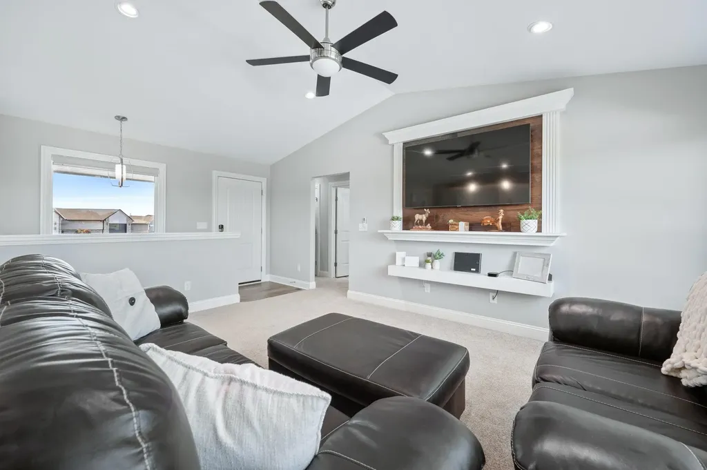 768 E Sunset Circle Goddard KS 67052