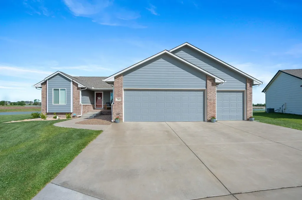 768 E Sunset Circle Goddard KS 67052