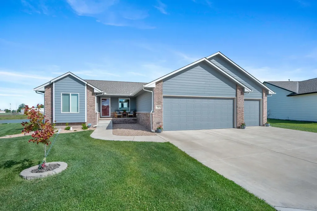768 E Sunset Circle Goddard KS 67052