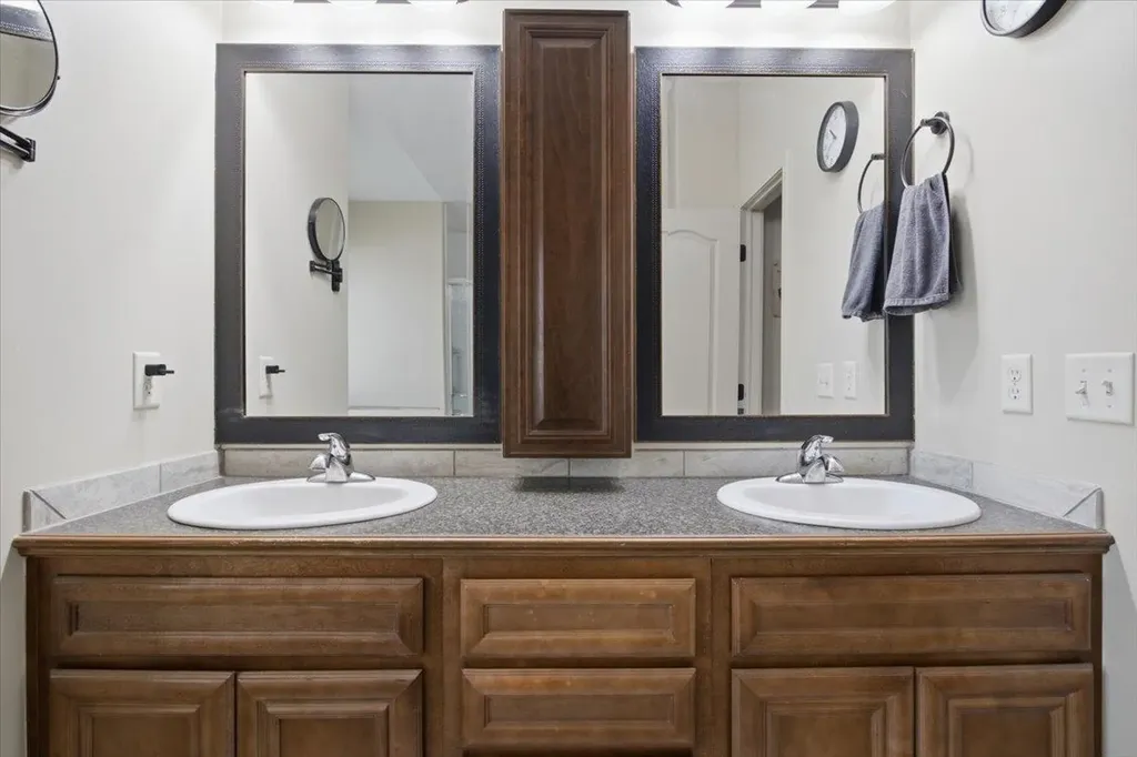 5374 N Rock Spring Street Bel Aire KS 67226-3200