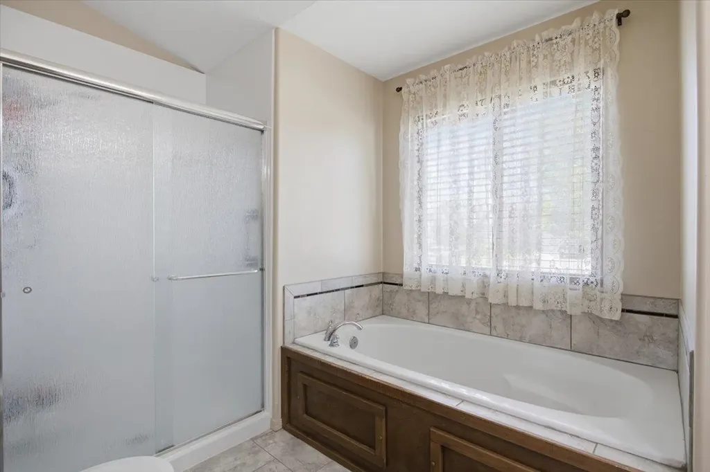 5374 N Rock Spring Street Bel Aire KS 67226-3200