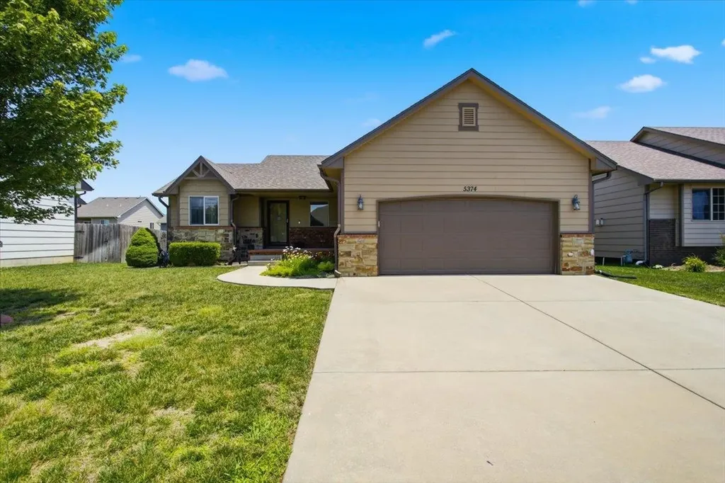 5374 N Rock Spring Street Bel Aire KS 67226-3200