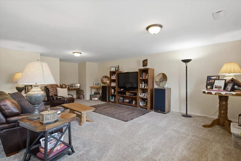 5374 N Rock Spring Street Bel Aire KS 67226-3200