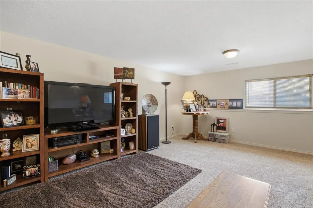 5374 N Rock Spring Street Bel Aire KS 67226-3200