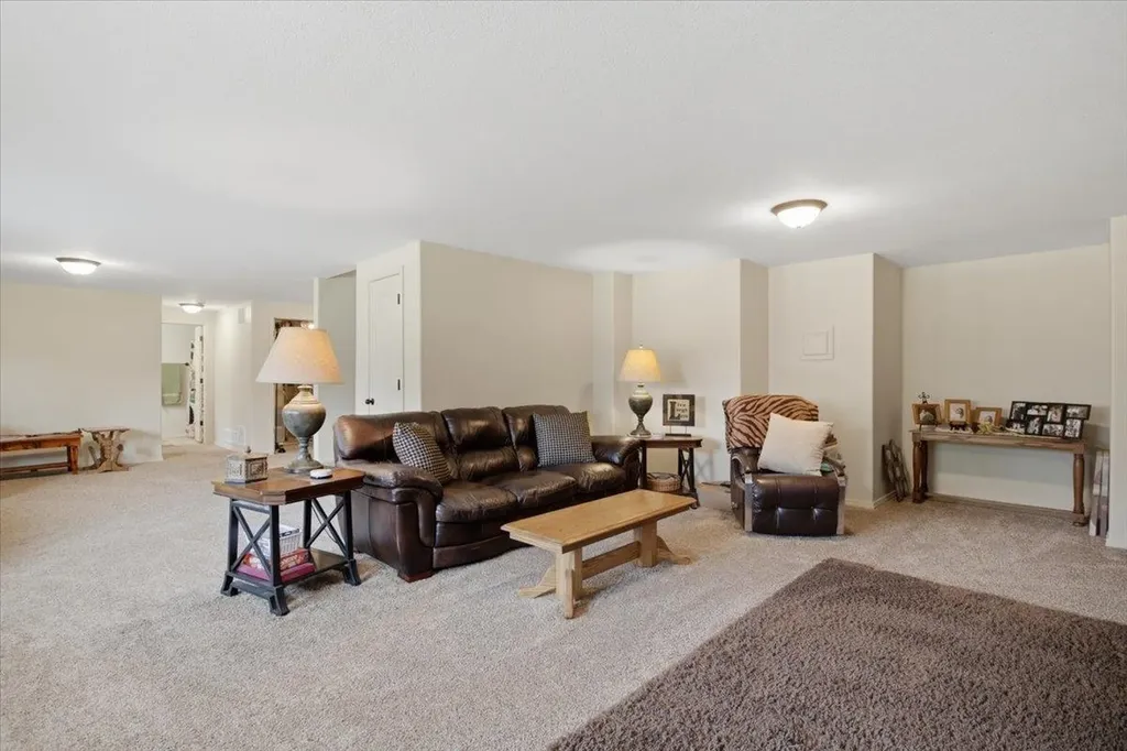 5374 N Rock Spring Street Bel Aire KS 67226-3200