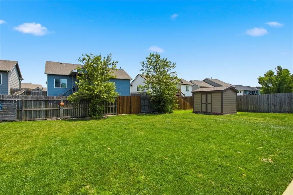 5374 N Rock Spring Street Bel Aire KS 67226-3200