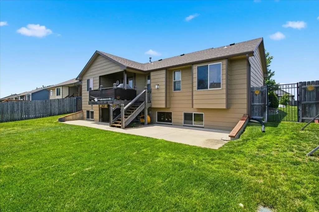 5374 N Rock Spring Street Bel Aire KS 67226-3200