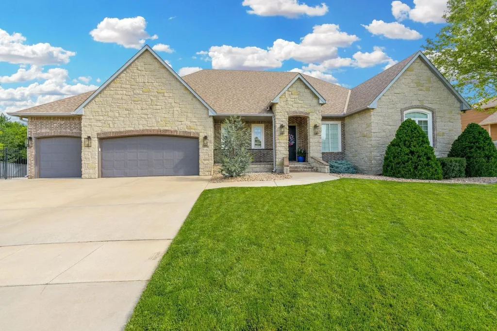 1521 N Obsidian Court Wichita KS 67235